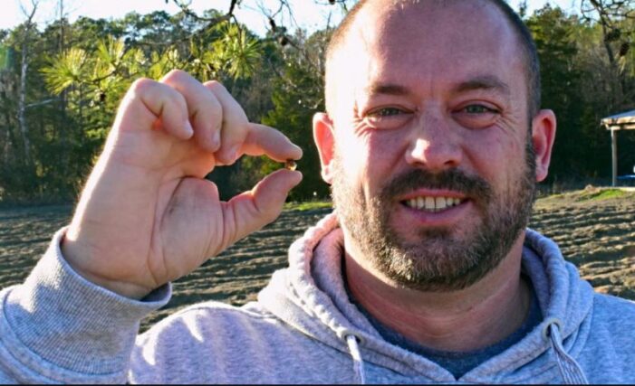 Texas Man Searches and Finds 2.09-Carat Diamond in Arkansas State Park